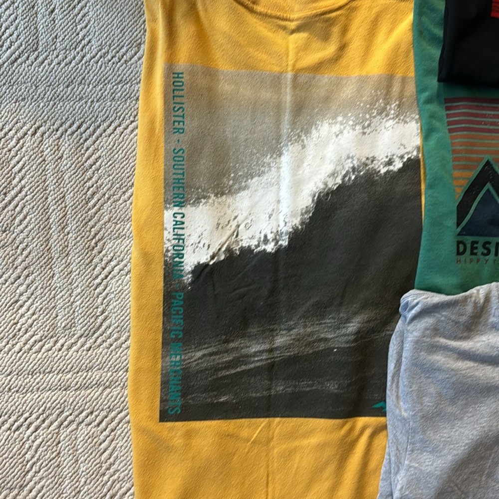 Lot of 5 graphic tees - Picture 2 of 6